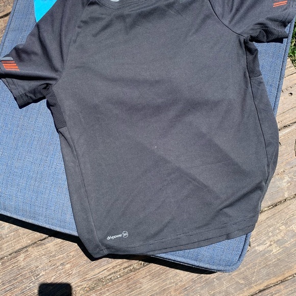 3 Athletic dry fit shirts - Picture 3 of 3